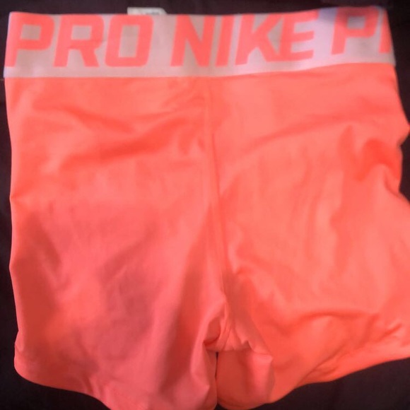 nike pro intertwist shorts small